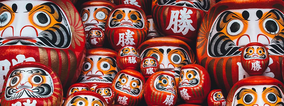 lots of daruma